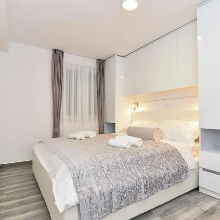 Sana Apartment Vir